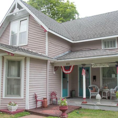 Rose Cottage Baxter Springs Exterior photo